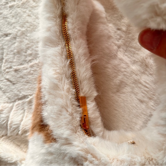 BLUMARINE
Logo faux fur shoulder bag - Picture 4 of 11